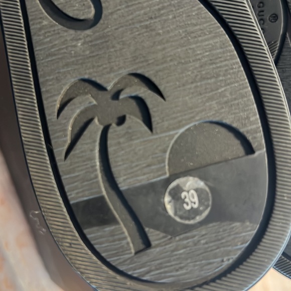 Authentic Gucci Sneakers - Size 39 - Picture 7 of 12